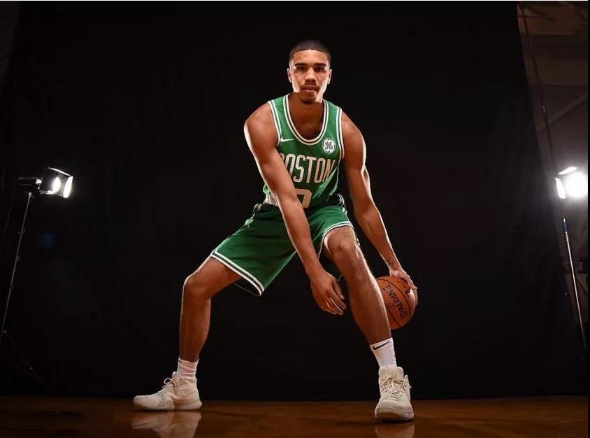 在积分榜竞 在积分榜竞