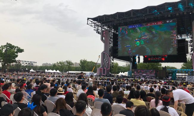 公共治理逻 公共治理逻